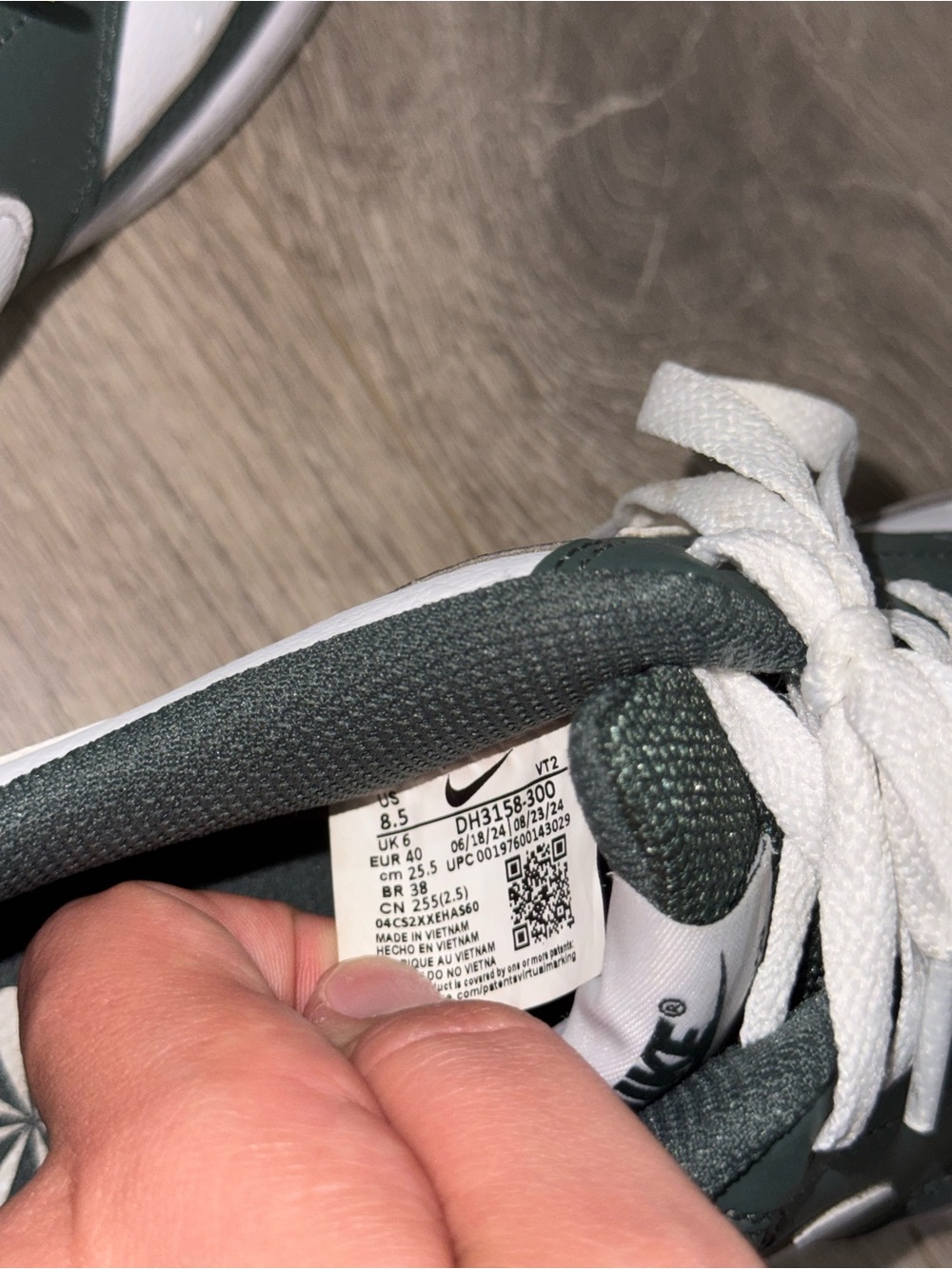 Men’s NIKES - Picture 5 of 5